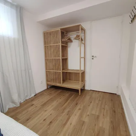 Quarto em Acomodações Particulares Parentale Independante En - *